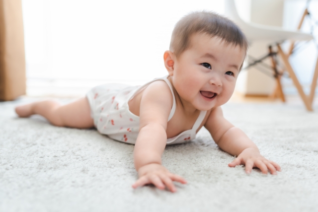 うつ伏せ練習中